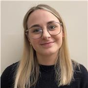 Offro lezioni per bambini e ragazzi fino alle scuole medie per aiutare con i compiti scritti e orali.